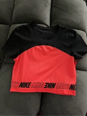 Nike women  Dri-FIT Athletic Crop Top